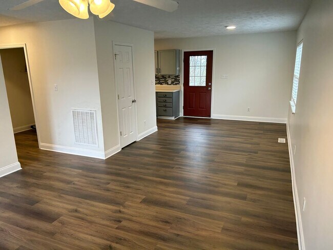 Building Photo - Now available:  Three bedroom, 1.5 bath home in Maryville City