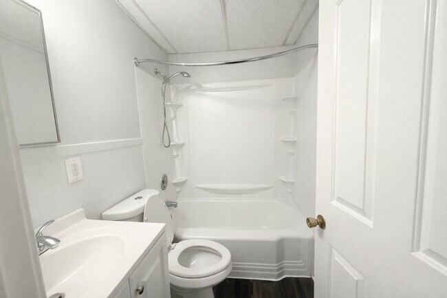 Building Photo - 1628 Plum St