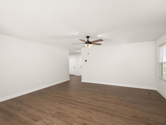 Building Photo - BeachTree Preserve Beauty | Finished Basement, Pool Access & Lawn Care Included