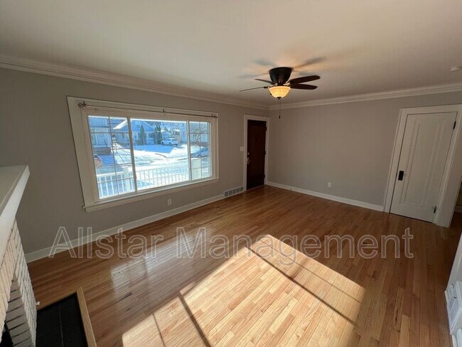 Building Photo - 3464 Granton Ave