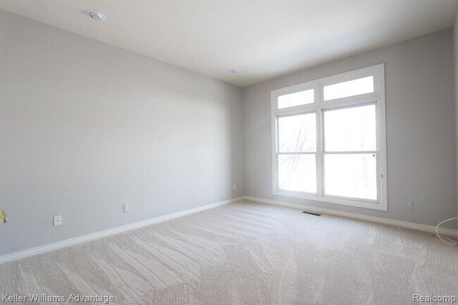 Building Photo - 18547 Clairmont Cir E