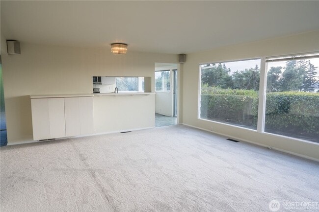 Building Photo - 3bd/1.75ba Bellevue Home