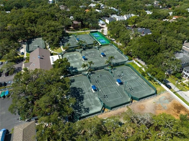 Building Photo - 3005 W Helen Ave