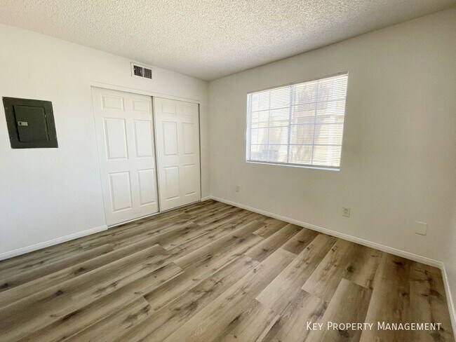 Building Photo - 2705 Jennydiane Dr