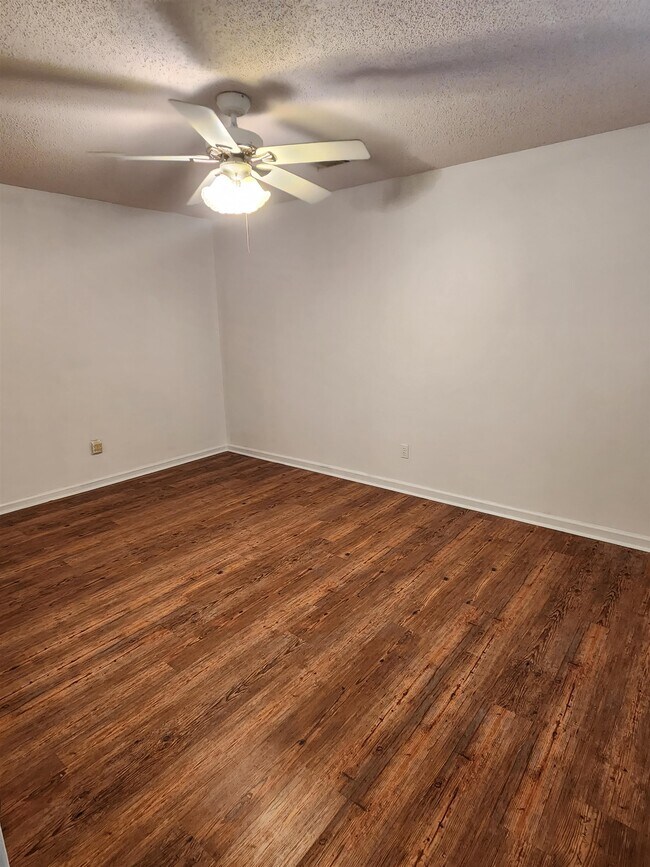 Building Photo - 8186 Valley Ridge Trail