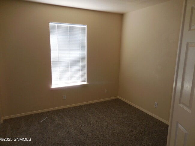 Building Photo - 3219 Eagle Ridge Dr