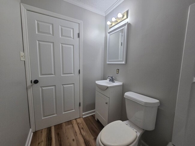 Building Photo - 2 Bed/1 Bath House