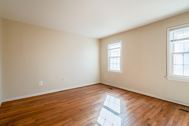 Building Photo - 1839 Biltmore St NW