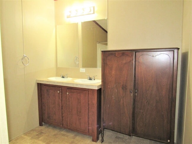 Building Photo - 3 BD 2 BA Country Living