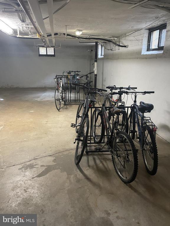 Building Photo - 6610 Potomac Ave