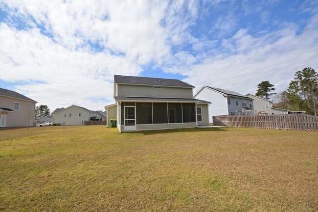 Building Photo - "Luxurious 5-Bed in, Pooler!"