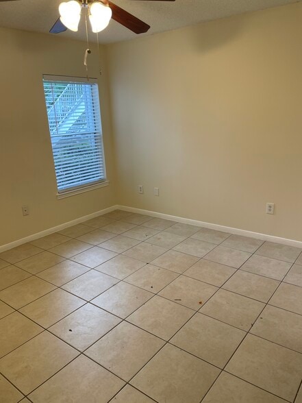 Master bedroom - 712 Secret Harbor Ln