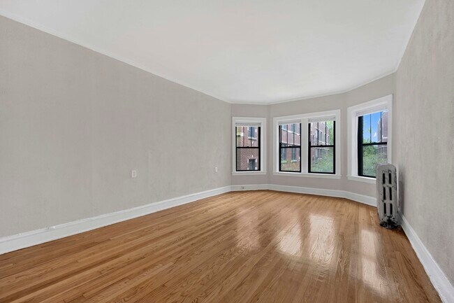 Building Photo - 1235 W Greenleaf Ave