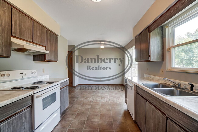 Building Photo - 3602 Willow Run Dr