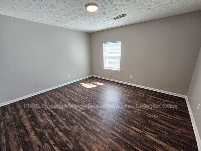 Building Photo - 427 Cardwell Ave