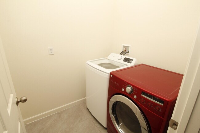 Building Photo - 185 Bubbling Ln