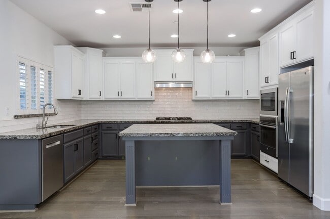 Building Photo - 4 Bed / 3 Bath San Bruno home in highly de...