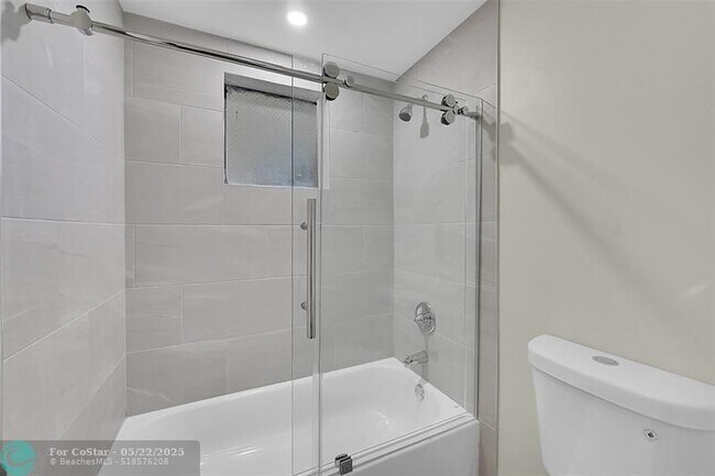 Building Photo - 9150 NW 38th Dr