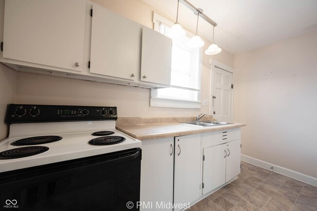 Building Photo - 411 S East St