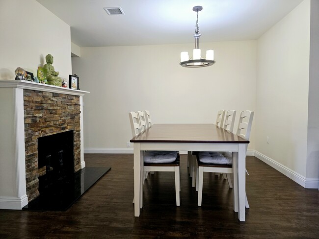 Dining room - 6600 Saloma Ave