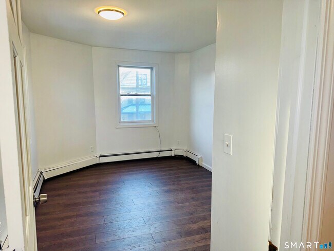 Building Photo - 470 Wood Ave