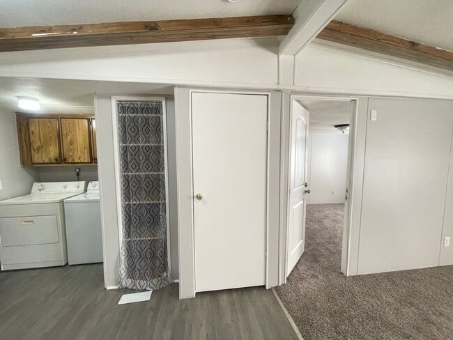 Building Photo - Lovely Home is Quiet Southwest Jacksonvill...