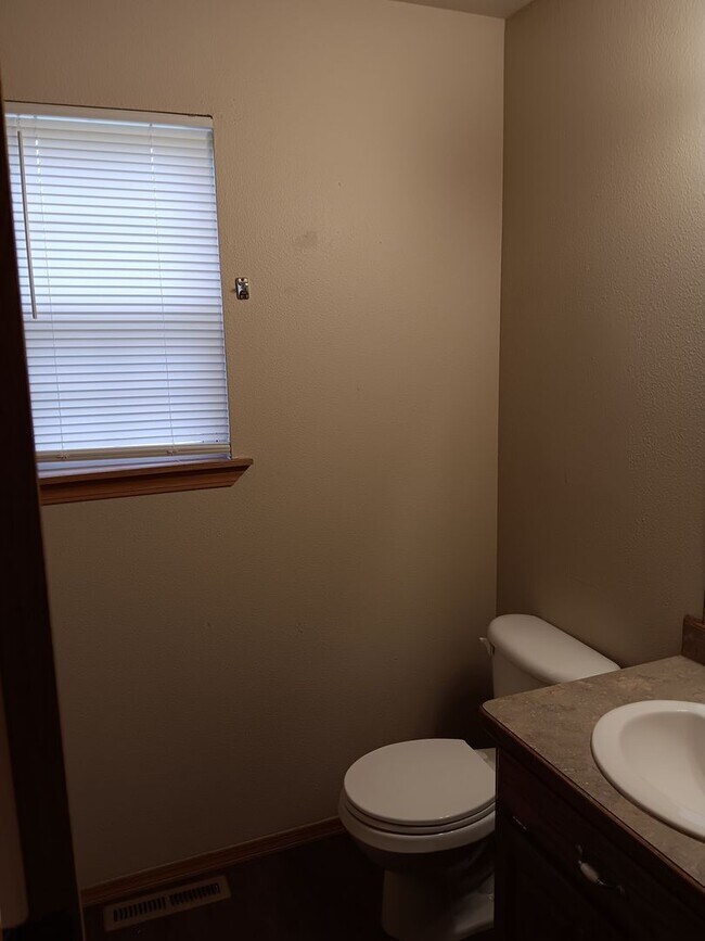 Building Photo - COMING SOON: 2 Bedroom 1 Bathroom Ground f...