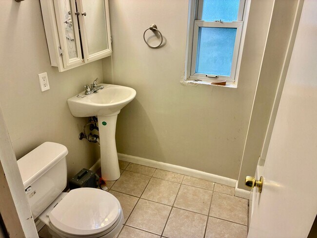 Building Photo - Charming 3/2 Home in Castle Shannon - Garage and Basement - Available NOW!