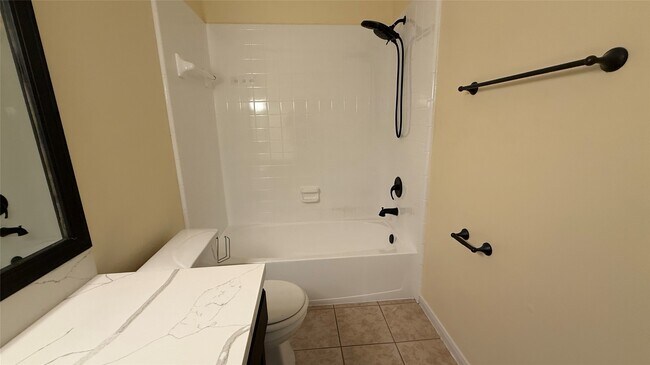 Building Photo - 7206 Bethany Bay Dr
