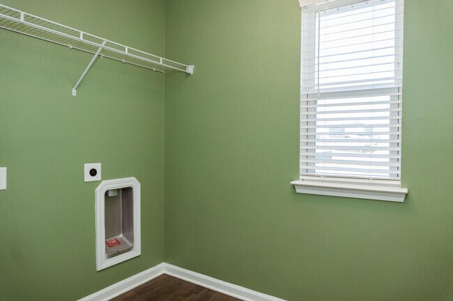 Building Photo - 4624 Plover Dr