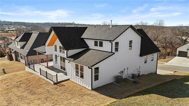 Building Photo - 2170 Hopkins Ln