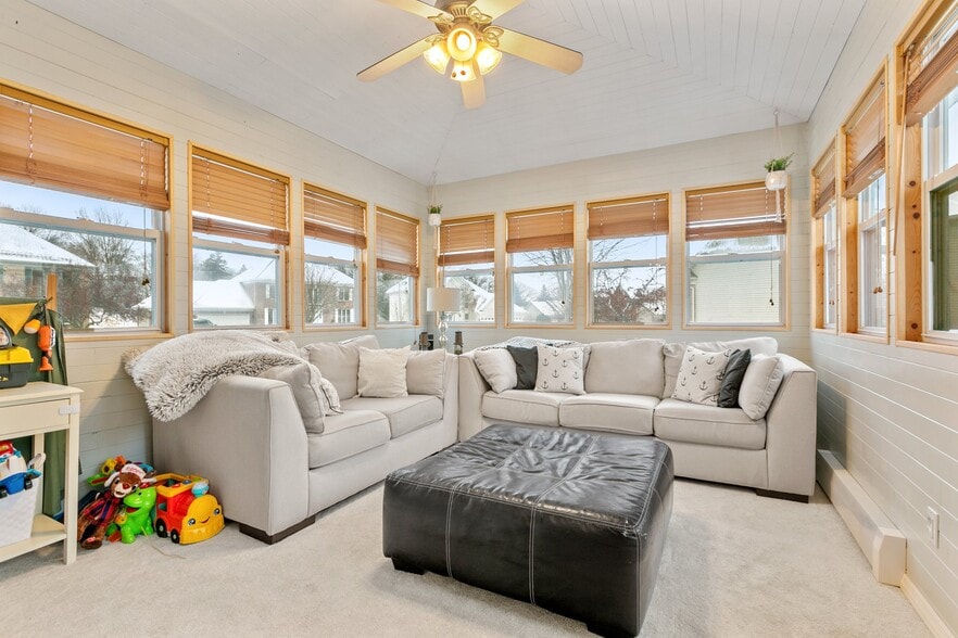 Building Photo - 8633 Carriage Hill Ct