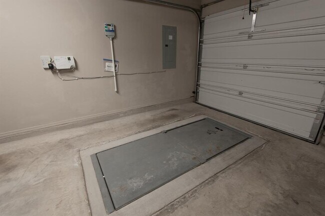 Building Photo - 2124 Newbrook Dr