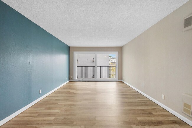 Building Photo - 960 Shorepoint Ct