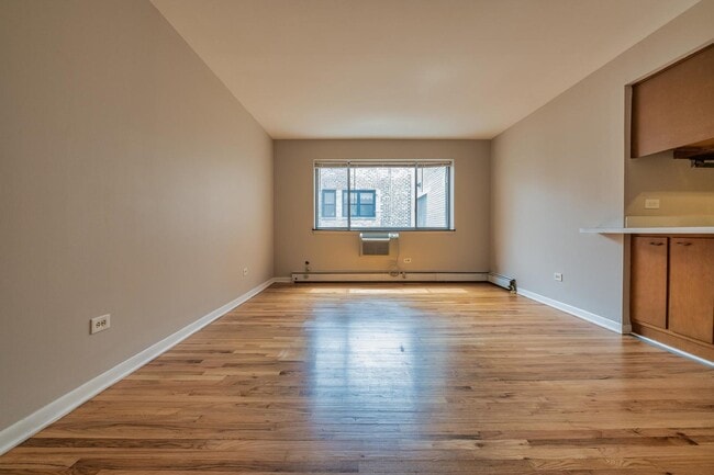 Building Photo - 5450 N Winthrop Ave