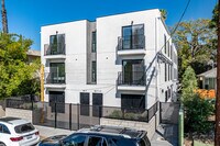 Building Photo - 4517 Kingswell Ave