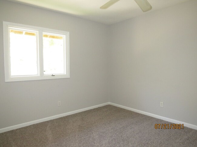 Building Photo - 2 BEDROOM 1 BATHROOM CONDOMINIUM IN OAK BR...