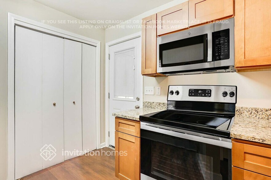 Building Photo - 2284 Headland Dr