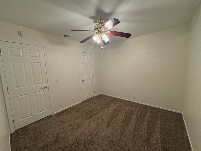 Building Photo - Charming, Single-Story & Move-In Ready