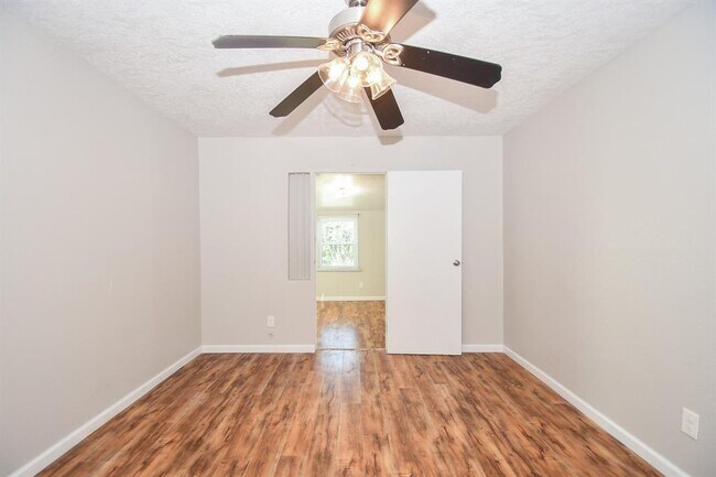Building Photo - 15063 Woodforest Blvd
