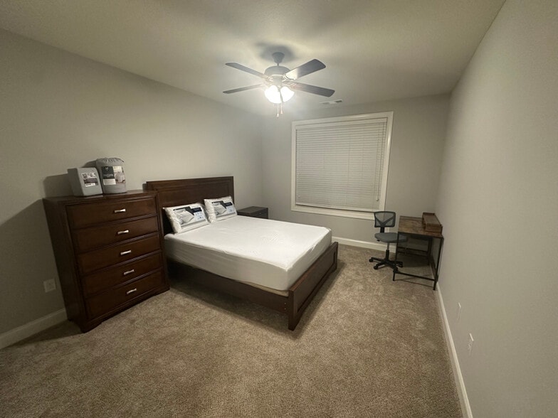 Building Photo - 136 Silverside Dr