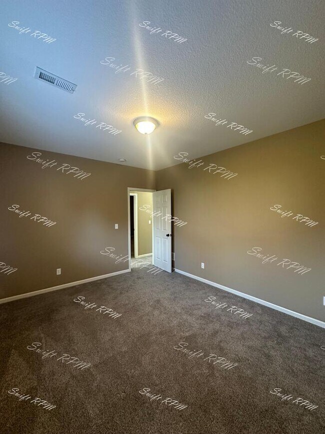 Building Photo - 9030 Meadow View Dr