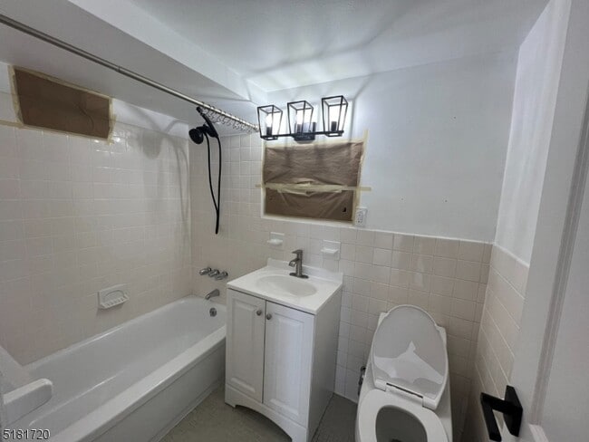 Building Photo - 285 Aycrigg Ave