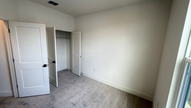 Building Photo - 15045 Groveside Rd