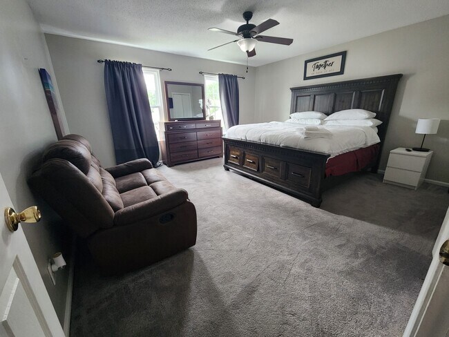 Building Photo - 300 Windy Oak Run