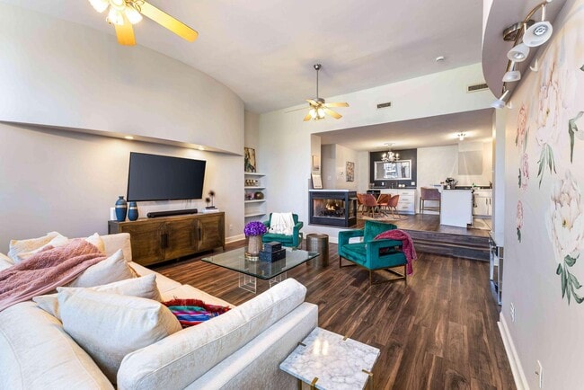 Building Photo - 523 N Bertrand St