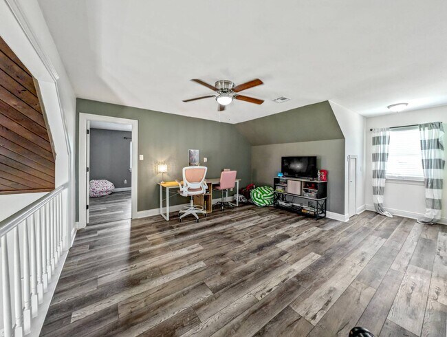 Building Photo - 3404 Lake Lynn Dr