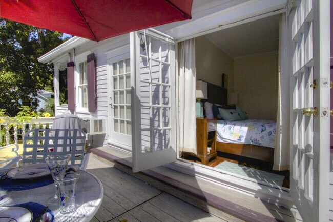 Building Photo - Furnished 1 bedroom 1 Bathroom in Old Town