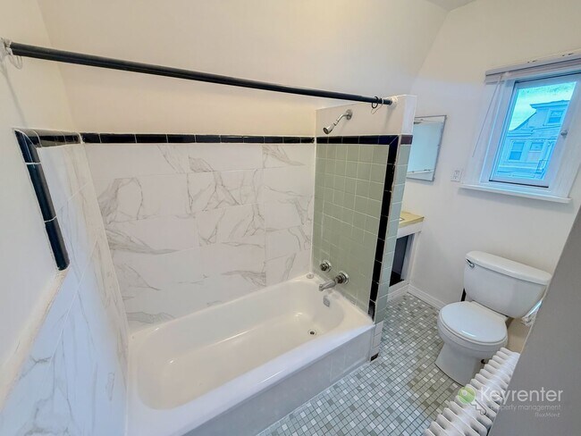 Building Photo - 16 N Rigby Ave