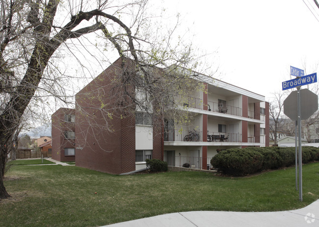 Building Photo - Cedar Manor